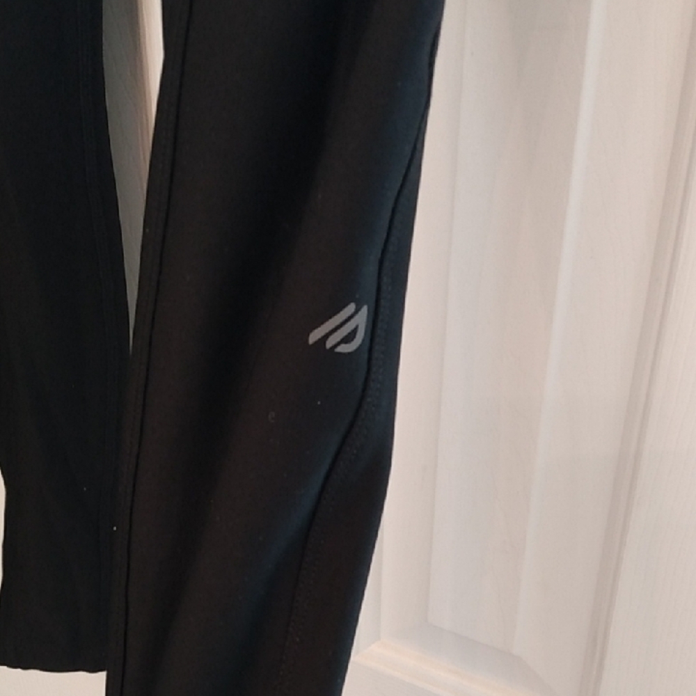 Eddie Bauer Leggings Zip Pockets and an inner Slip Pocket - Picture 8 of 15